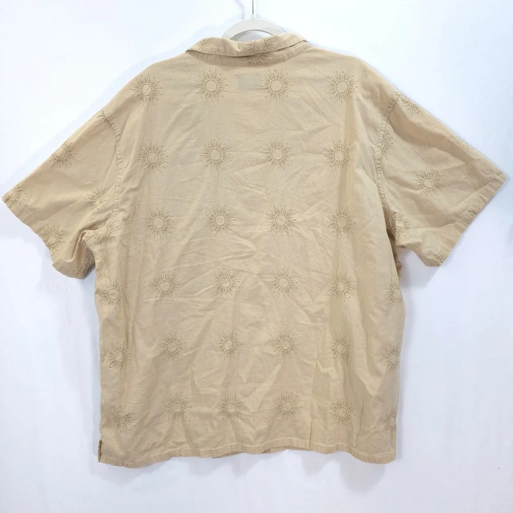 Old Navy embrace sun